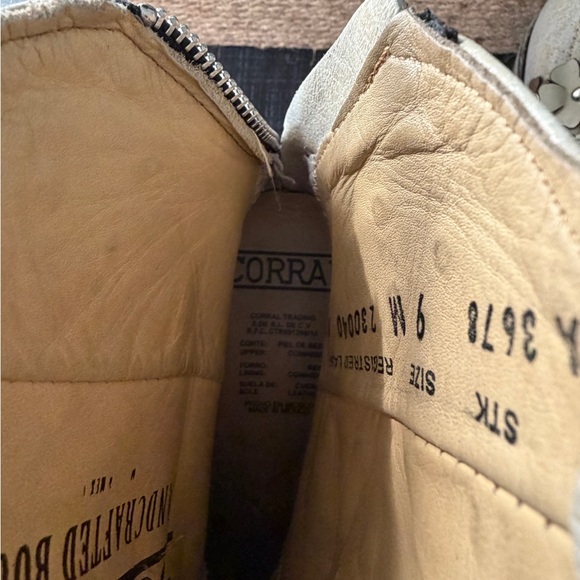 Corral White Floral Overlay Ankle Boot Size 9 - Picture 5 of 12